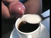 Un buon caffè con la sborra per la troia