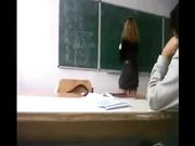 Upskirt professoressa di matematica in mini e autoreggenti