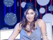 Upskirt Belen senza mutandine in tv