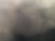 Lava la macchina senza indossare le mutandine