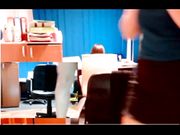 Segretaria italiana si masturba in ufficio al telefono