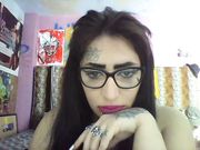 Ragazza italiana chubby tatuata con piercing in webcam