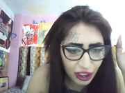 Ragazza italiana chubby tatuata con piercing in webcam