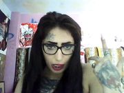 Ragazza italiana chubby tatuata con piercing in webcam