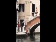 Nudista a Venezia