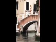 Nudista a Venezia