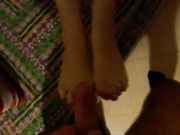 Piedini sexy sborrati dopo un bel footjob