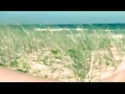 Troietta esibizionista di Locri si masturba in spiaggia