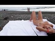 Teen nudista in spiaggia