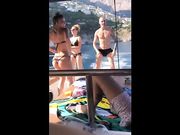 Diletta Leotta balla in barca in bikini