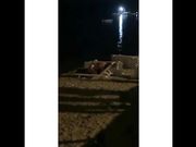 Coppia italiana ripresa che scopa in spiaggia