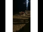 Coppia italiana ripresa che scopa in spiaggia