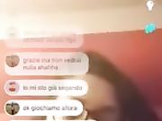 Ragazza italiana esegue tutti gli ordini su Periscope