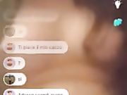 Ragazza italiana esegue tutti gli ordini su Periscope