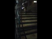 Italiana sale le scale e mostra il suo bel culo
