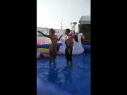 Bergamosex rizzando cazzi in piscina