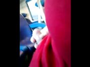 Sega davanti a ragazza in treno