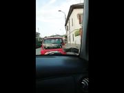 Segato sotto casa da amica sposata in auto