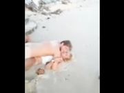 Coppia itaiana sorpresa a scopare in spiaggia