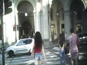 Studentessa con culo da urlo in autobus a Bologna