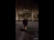 Itaiana mostra il culo in strada
