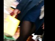 Upskirt al supermercato...
