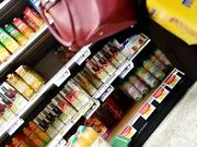 Upskirt al supermercato...