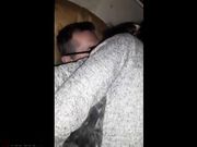 Moglie italiana scopata davanti al marito sul divano