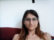 Camgirl italiana occhialuta