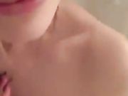 La diva del tubo selfie hot nella doccia