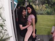 Sorellastra e fidanzata lesbicano all'Ikea di Bologna