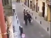 Sto a casa e la mia ragazza mi fa una pompa sul balcone