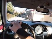Fidanzata mi succhia il cazzo in auto mentre guido