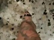 Mi sono presa le scarpe nuove coi tuoi soldi segaiolo