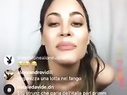 Paola Saulino mostra il culo in live instagram