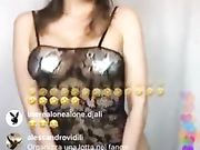 Paola Saulino mostra il culo in live instagram