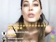 Paola Saulino mostra il culo in live instagram