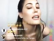 Paola Saulino mostra il culo in live instagram
