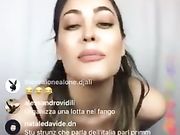 Paola Saulino mostra il culo in live instagram