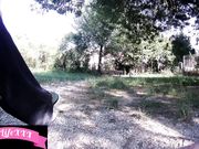 Eibizionismo al parco con una ragazza Italaina