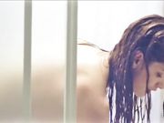 Miriam Leone nuda nella doccia