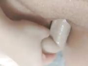 Carlotta si masturba con dildo nella doccia