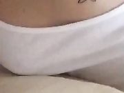 Giovane tatuata Periscope ops capezzolino