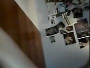 Troietta italiana si masturba nella sua camera