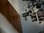 Troietta italiana si masturba nella sua camera