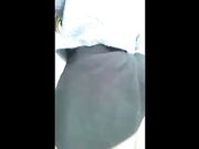 Esibizionista senza mutandine si fa un video