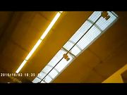 Upskirt al supermercato di una gnocca bionda