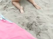 Esibizionista in spiaggi in topless
