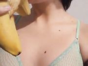 Spompino la banana come un cazzo