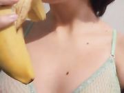 Spompino la banana come un cazzo